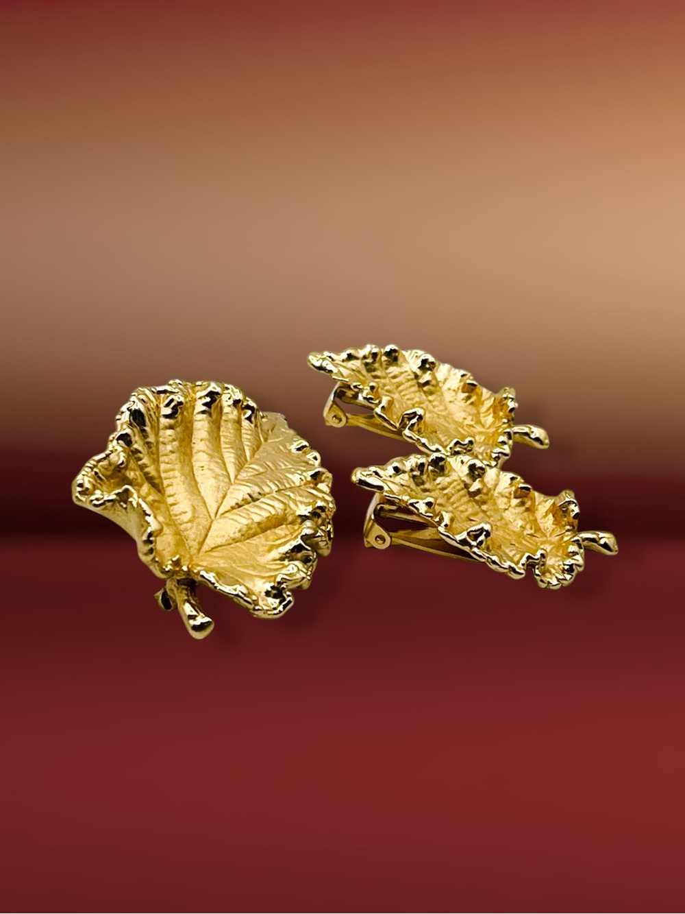 Vintage Napier Gold Tone Textured Leaf Brooch & Matching Clip-On Earrings Set - Picture 8 of 14